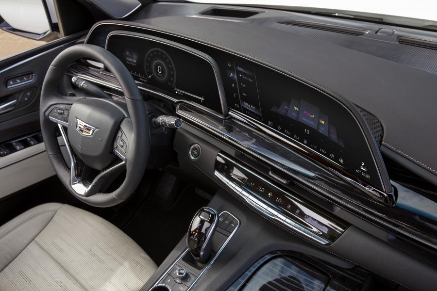 Торпедо Cadillac Escalade Platinum Sport 2020 года  (NA) (фото 8 из 26)